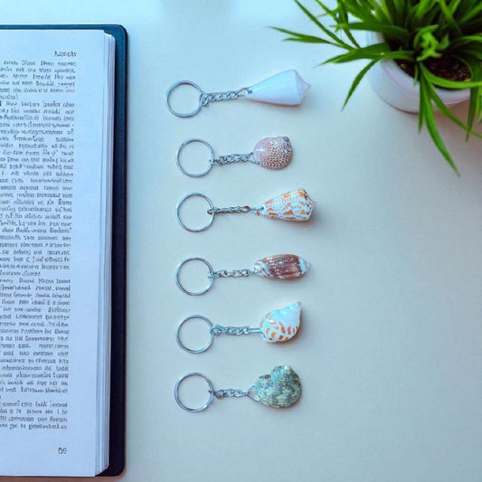 Natural Seashell Keychains – Handmade Coastal Key Ring (5–7 cm)