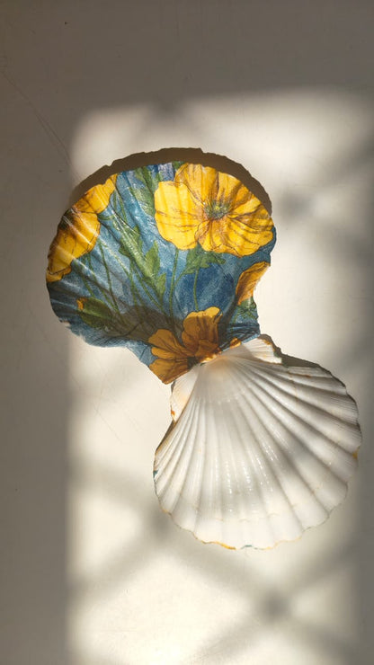 Decoupage Scallop Shell – Trinket Dish (4.5–5.5 inches)