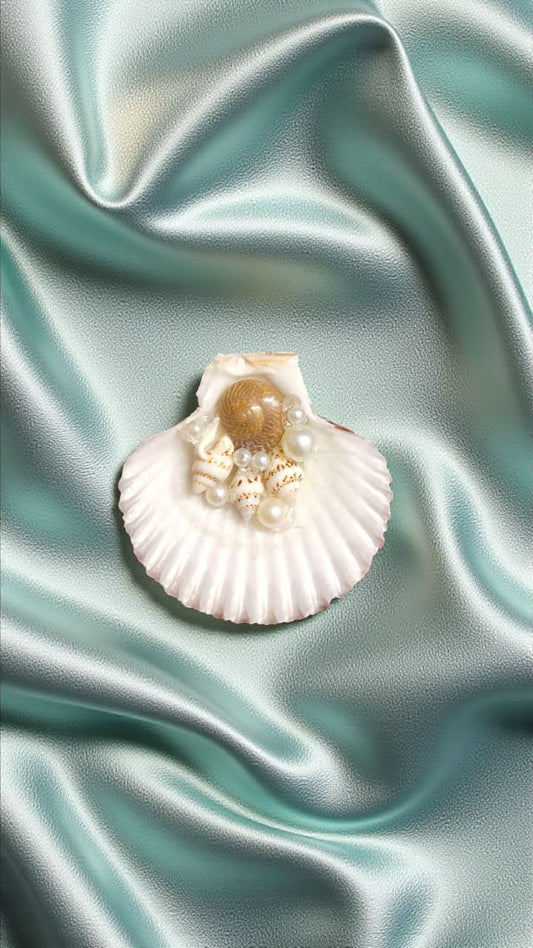 Seashell Magnet with Mini Shells & Pearls (6–7 cm) – Handcrafted Coastal Home Décor