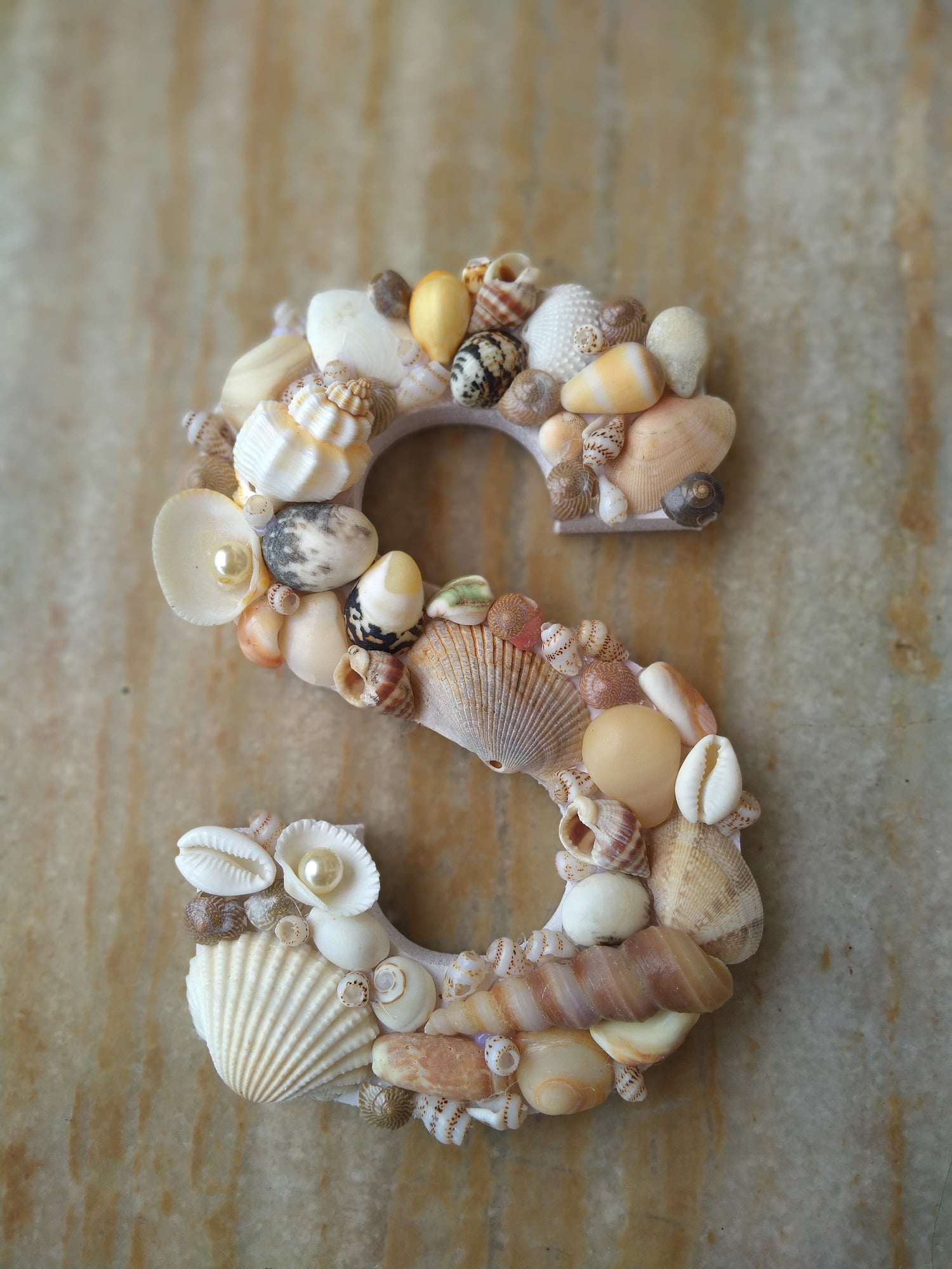 Seashell monogram India, handmade shell letter, custom coastal decor, wooden seashell art, personalized ocean gifts, nautical home decor, beach-themed gifts