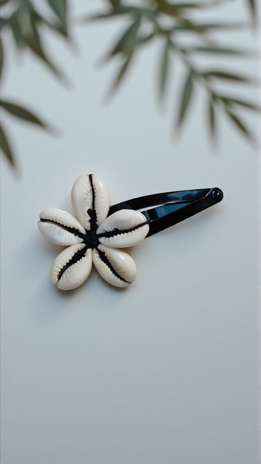 Cowrie Shell Flower Hair Clip – Handmade Seashell Tic Tac Clip (5 cm)